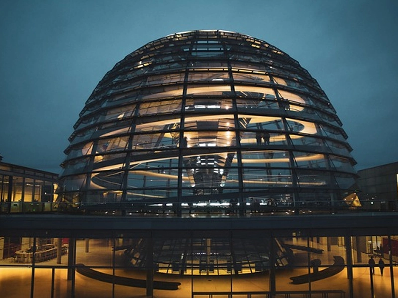 Introduction du verre incurvé